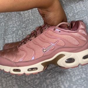 Nike Women’s Air Max Plus “satin rose” sz 7.5